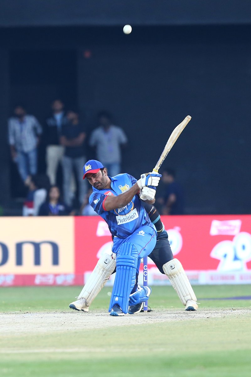 @SharadK7 of @TheMumbaiHeroes plays a shot during the match 1 of the Celebrity Cricket League T20 between the @TheMumbaiHeroes and the @keralastrikers1. #A23 #Parle2020 #CCLSeason10 #CCL2024 #DanubeCCLUAE #TruckersUAE #CCLUAE #Chalosaathkhelein #CCLOnJioCinema…