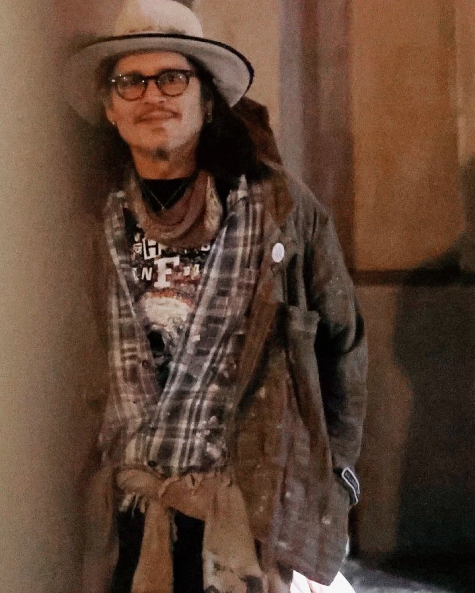 life3521's tweet photo. new photos of johnny depp 🤎
#JohnnyDepp https://t.co/Lk8odWUStB