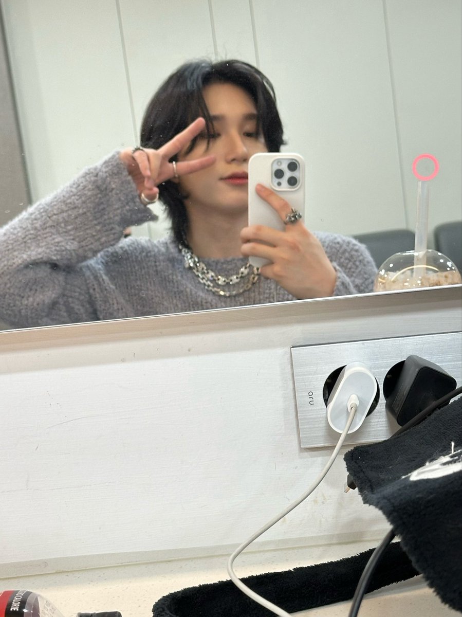 피스! 오늘도 응원해 줘서 감사합니다! 내일 음중도 화이팅🔥🔥🔥

#P1Harmony #THEO