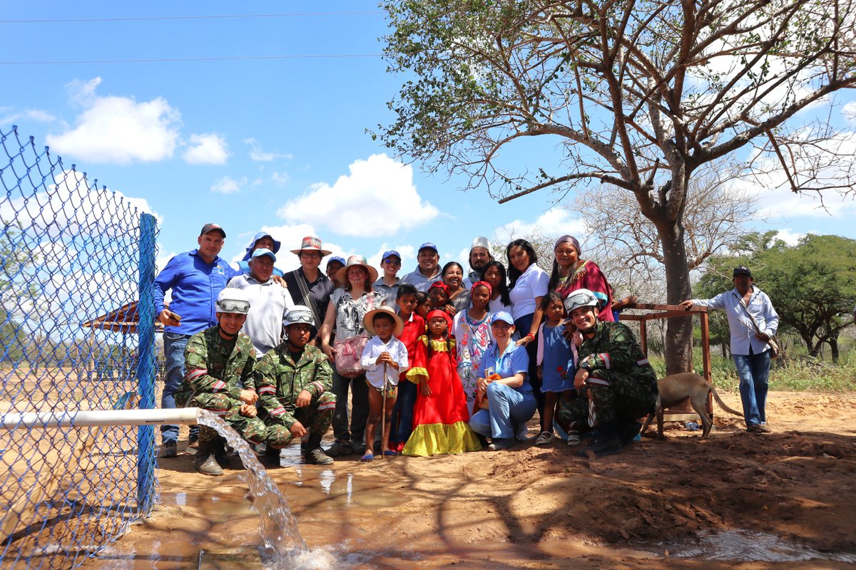 Por primera vez llega el agua a Tutchonka, en #LaGuajira, gracias a una obra que hace parte del paquete de #AccionesAnticipatorias para enfrentar #FenómenodeElNiño, desarrolladas por @MinAgricultura 🤝 @FAO 🇨🇴 📰 fao.org/colombia/notic…