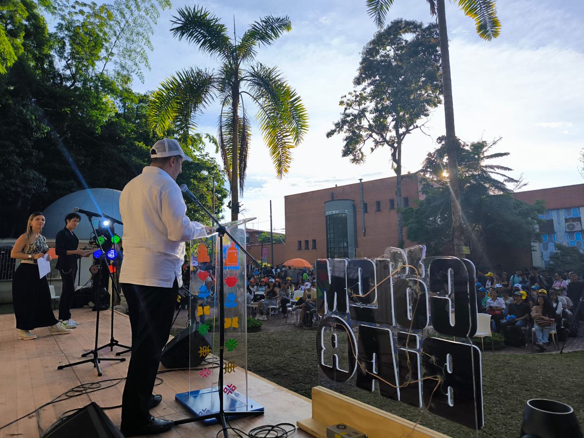 Bravoarthur's tweet photo. Nos enorgullece ver a mujeres y hombres jóvenes verse reflejados en #Colombiar, un proyecto de @MincomercioCo, @fonturcol y @CanalTreceCO hecho para demostrar que se puede recorrer #ElPaísDeLaBelleza de manera más consciente y sin grandes presupuestos. Ayer compartimos este grato momento en la @UTPereira, que abrió sus puertas a esta gira y esta estrategia de promoción turística del país.