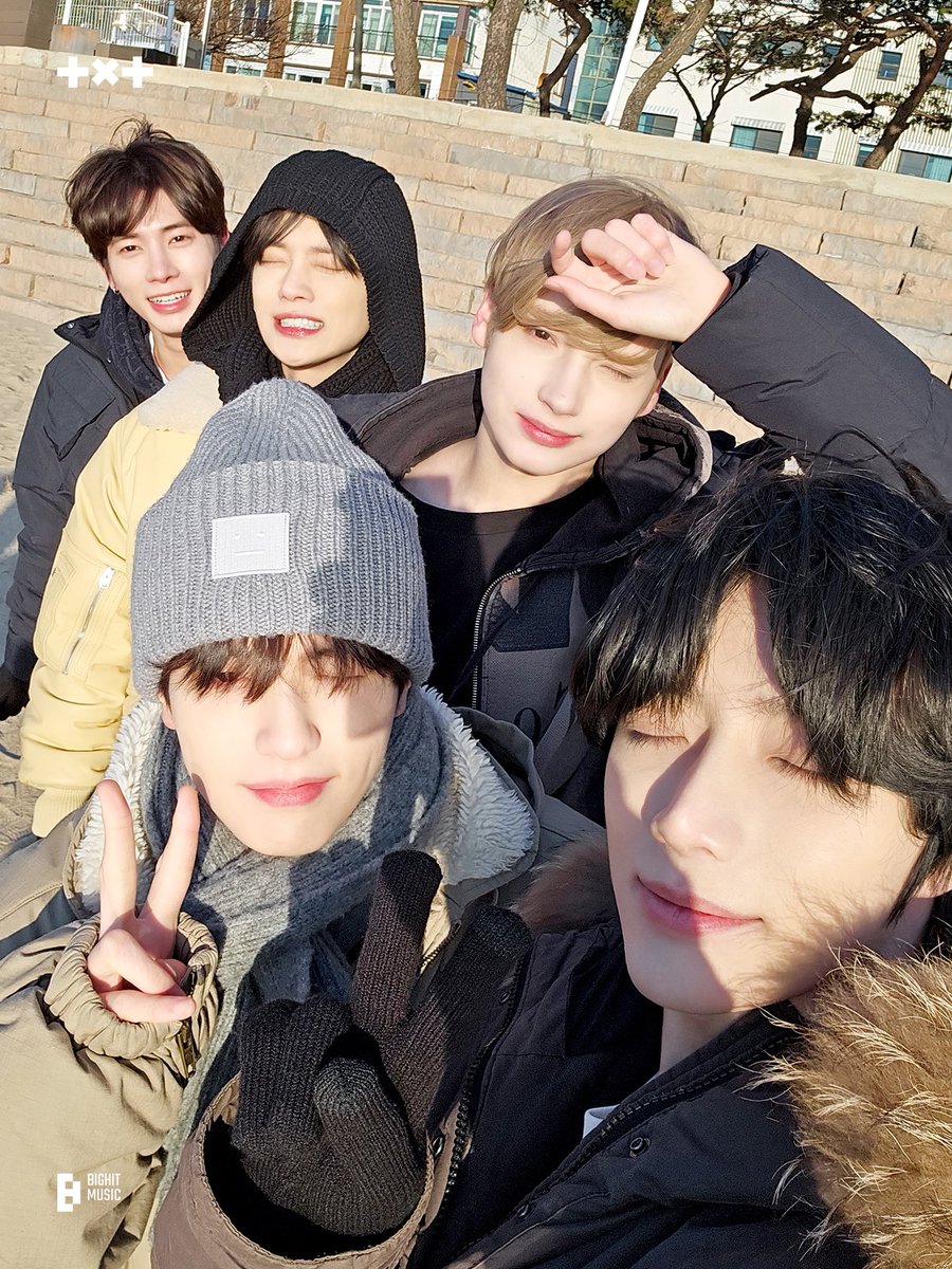 TXTOficialChile's tweet photo. Fotos de los chicos en el Photo Sketch del ultimo [TXT-LOG] 🎥 publicadas en Weverse.

El staff esta llorando con estas fotitos 😭

©️WEVERSE

#TXT #투모로우바이투게더 #TOMORROW_X_TOGETHER #TheNameChapter #FREFALL @TXT_members @TXT_bighit  🦔 https://t.co/kNvWQ4Cpfb