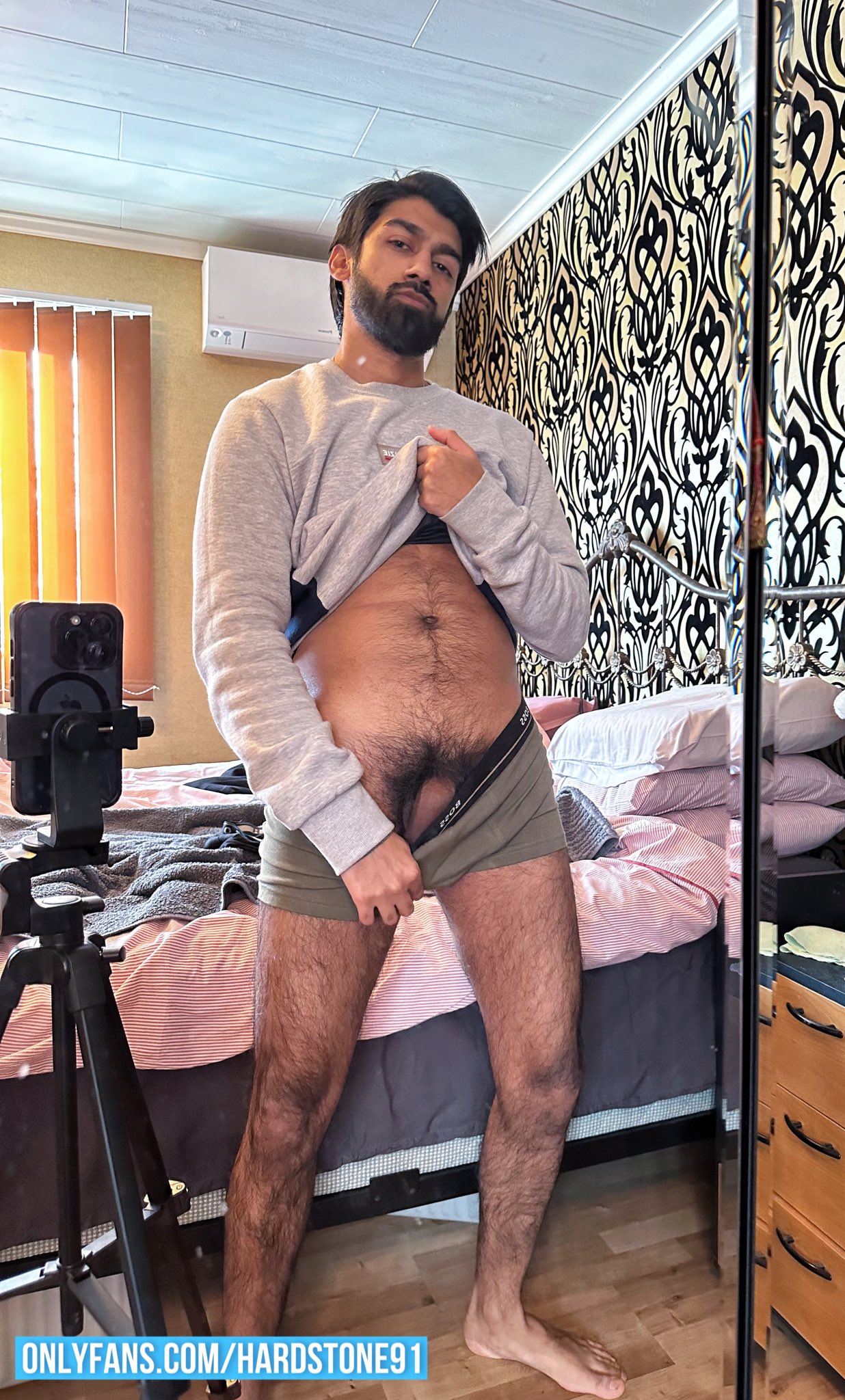 What could make this Friday even better?🤫 ⬇️⬇️⬇️ https://t.co/SWq1vZfT5P https://t.co/vtM967dmg8