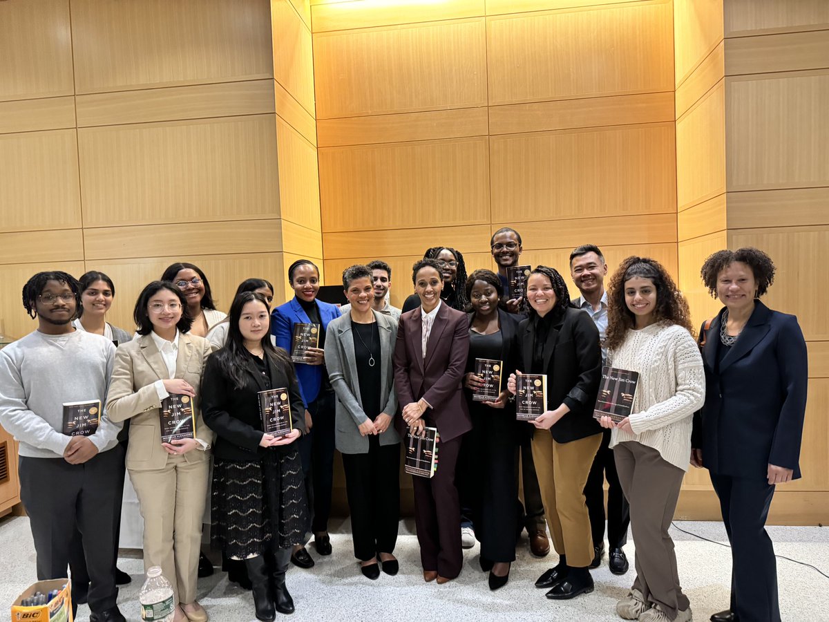 We were thrilled that Michelle Alexander and @AHoagFordjour took the time to meet with @FordhamLawNYC students!