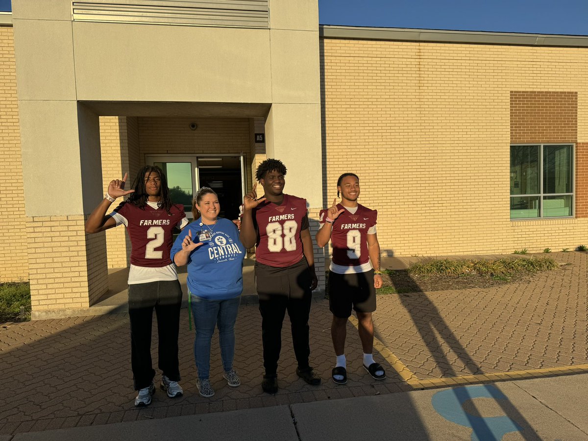 Ross Hasten (@rhasten5) on Twitter photo How bout them Cowboys!!!! Thanks <a href="/Central_ES/">Central Elementary</a> for allowing <a href="/LHSFball/">Lewisville Football</a> to stop by and greet some Future Farmers this morning. How bout them Cowboys!!!! Thanks <a href="/Central_ES/">Central Elementary</a> for allowing <a href="/LHSFball/">Lewisville Football</a> to stop by and greet some Future Farmers this morning.