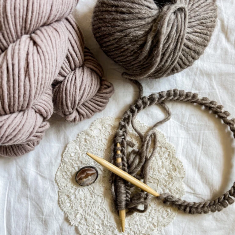 SeniorsEdmonton's tweet photo. Happy Friday! 🤗
Join us for some knitting and crocheting classes in-person!

https://t.co/j6O33BarZj https://t.co/jZdJ1xLAdp