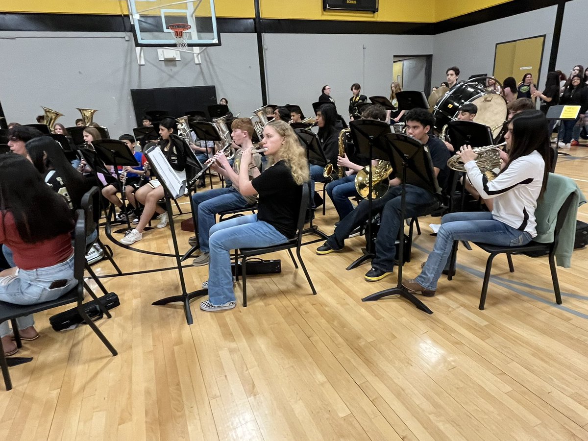 AJBtoroband's tweet photo. Electives Presentation for our incoming 6th graders! Welcome future Toros!!! 💛🖤💛
#MusicforAll #FutureToros https://t.co/zhU6PaZakp