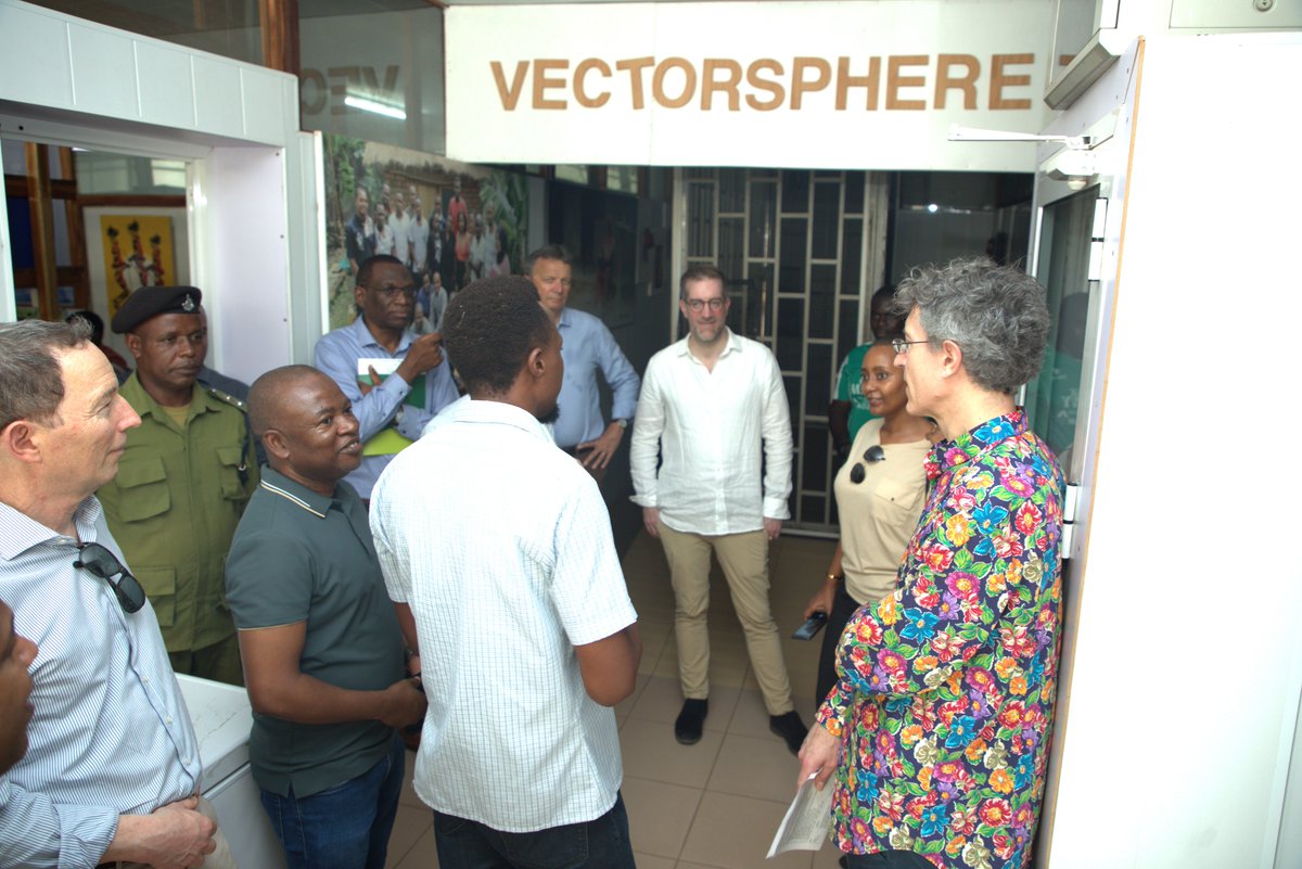 VISIT:
The high-level Swiss delegation in Ifakara

After a tour of the Institute facilities in Bagamoyo yesterday, today <a href="/Ifakarahealth/">Ifakara Health Institute</a> welcomed a delegation from Switzerland 🇨🇭 to Ifakara and gave them a tour of our labs, entomological study sites, and healthcare facilities at