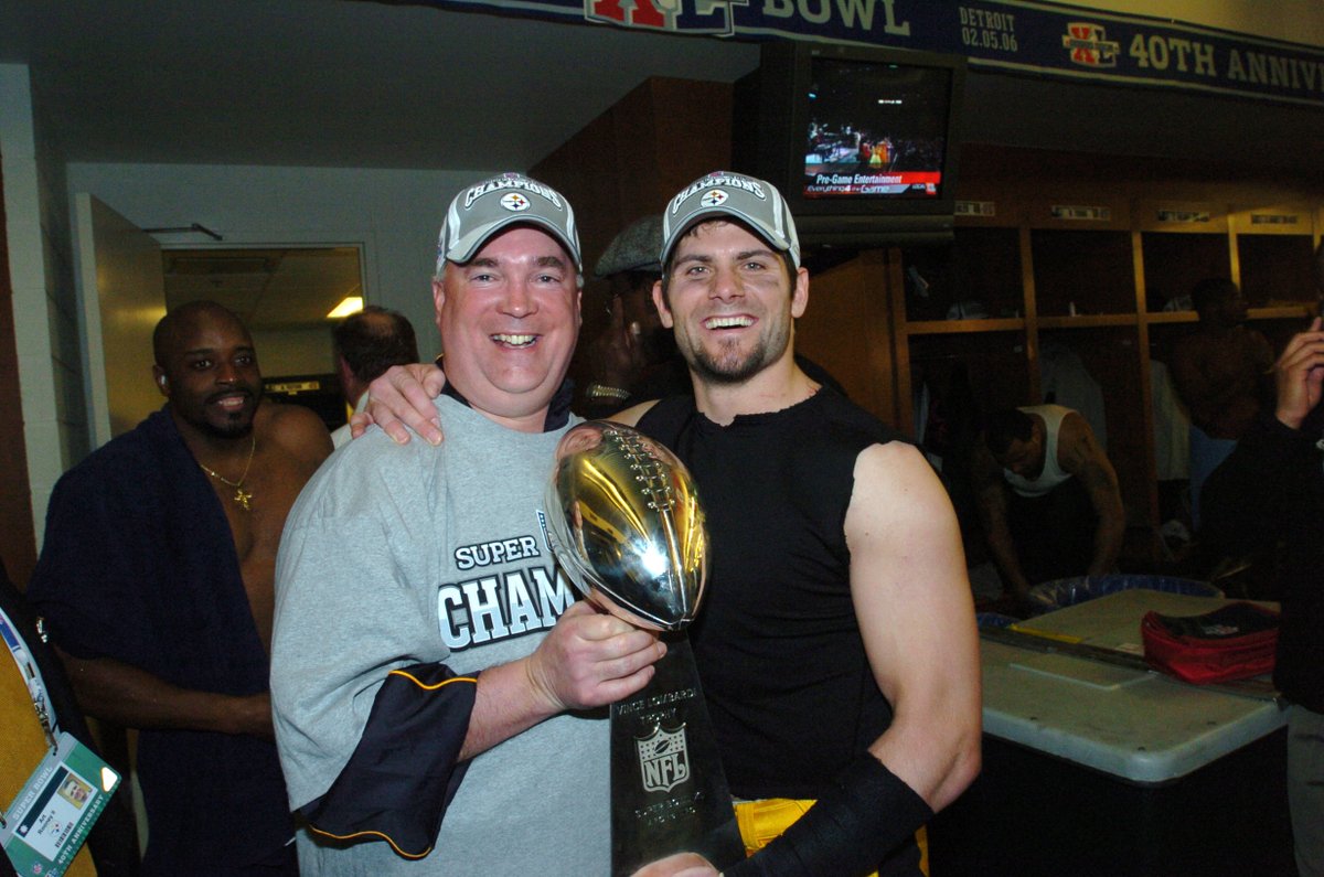 Happy Birthday to Brown Alum and Super Bowl Champ Sean Morey '99 🎂 #EverTrue