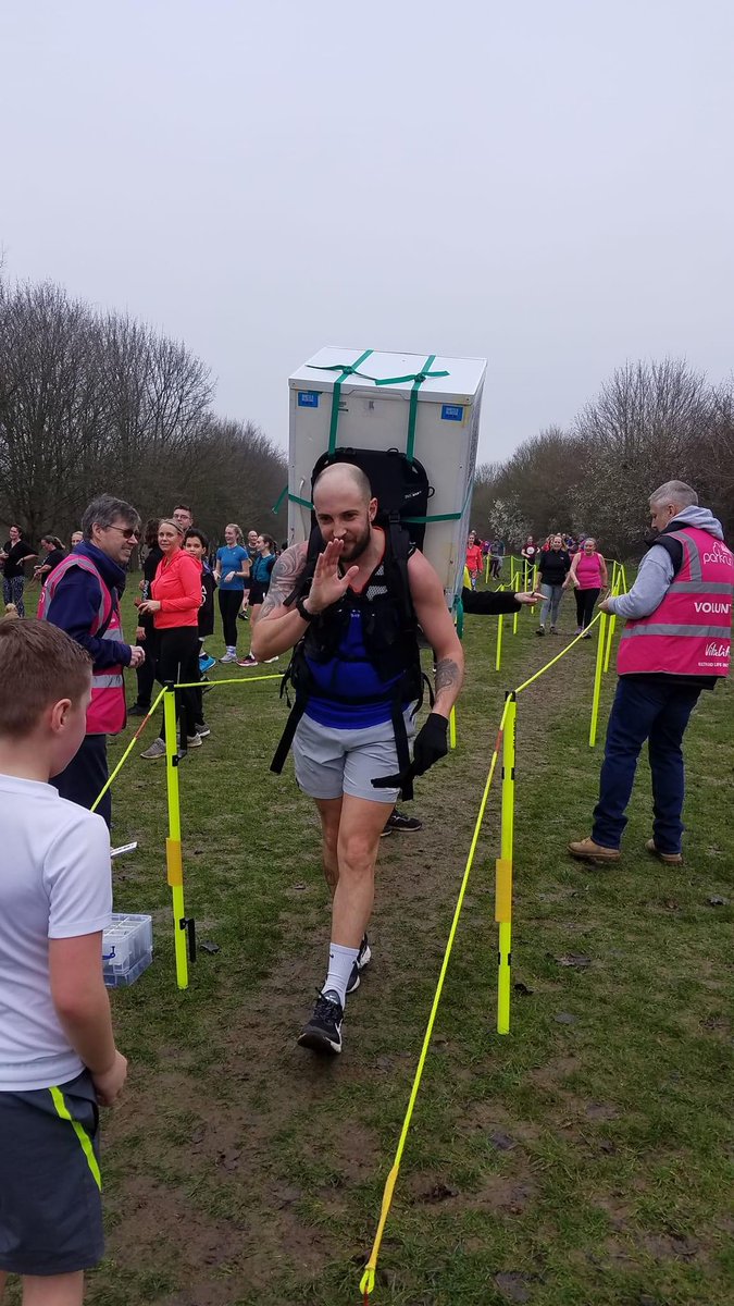 DiabetesUKMidsE's tweet photo. Daniel from #Stevenage is attempting to break a World Record in the #LondonMarathon by running with a fridge on his back to raise money for Diabetes UK
👇 https://t.co/3pFkjrsMFU