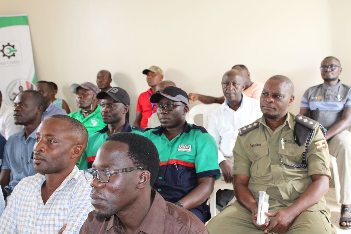 eddiespikaagaba's tweet photo. Today Friday 23rd Feb, a team of highly skilled technicians from @CFAOMotors_Ug in partnership with @AIRDInt conducted an extensive automotive training @Formular21 pitstop autoservice Centre in Mbarara to drivers from different entities in the region. https://t.co/1dWevnE6aM