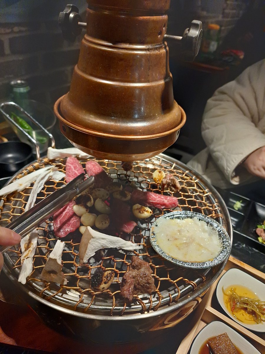hryl_FD's tweet photo. 고기~~ 먹으러 왓어 https://t.co/y0kAPzBuYl