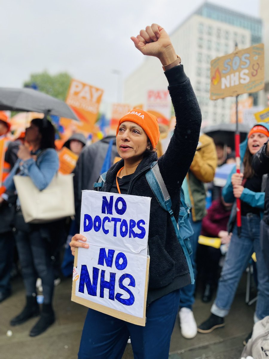 Dear 🇬🇧, We shouldn’t have to go on strike again tomorrow but I promise you there’s no other option. This govt is destroying our profession, destroying your access to healthcare, and destroying the NHS at large and if we don’t fight back for ourselves, for our patients, and…