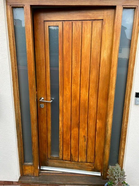 Check out this stunning door transformation, expertly installed by longstanding Window Store customer SJ Windows and supplied by our Bridgwater branch. 

Door: St. James
Colour: Anthracite Grey

#compositedoors #solidtimbercore #homeinspo #doordesign #tradecounter #TheWindowStore