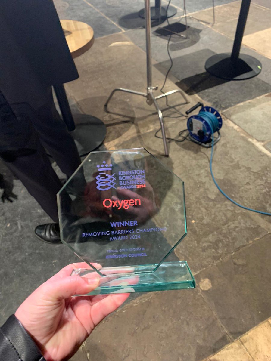 We are delighted that last night Oxygen won the Removing Barriers Champions award at the Kingston Awards for our work providing targeted support to young people with complex needs. Thank you to @RBKingston for sponsoring the award and to all at @KbbAwards and @KingstonCOC
