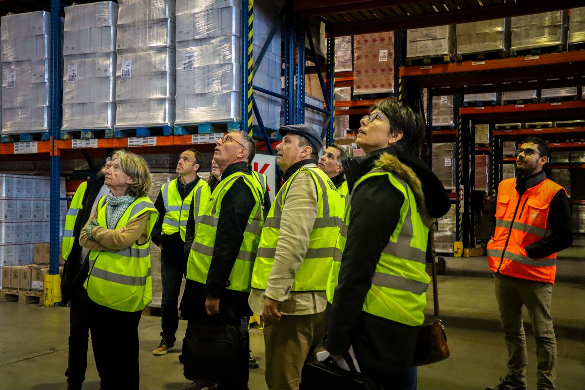 Ce matin nous avons reçu Monsieur Marc Coutel, sous-préfet de l'arrondissement de Largentière, pour une visite de notre site de production à Ruoms ! L'occasion de parler de la #viticulture en Sud #Ardèche et de mettre en avant la place des #VigneronsArdéchois dans ce secteur. 🍷