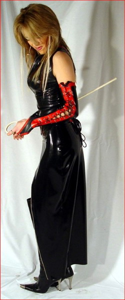 #Femocracy HISTORIA DEL BDSM: ENTREVISTA A MONIQUE DE NEMOURS Trasteando la encontre .. #BDSMHOY Supongamos que tenemos un círculo perfecto, es decir de 360º, allí alguien está parado, justo a los 360º. A los 180º, hay otra persona parada, bdsmhoy.com/monique-de-nem…