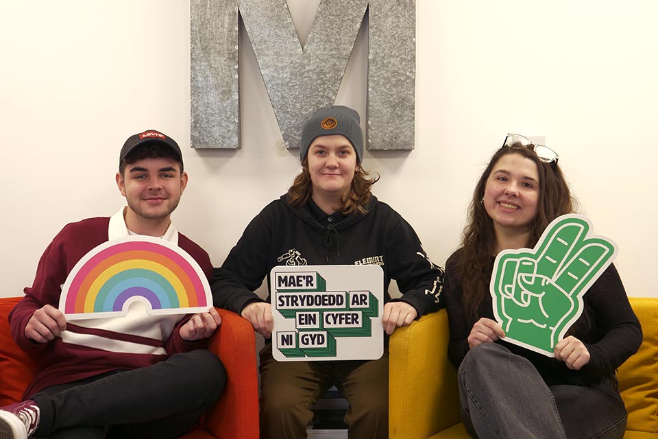 Lynne & Vikki tweet media