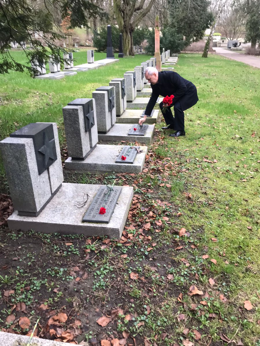 RusConsPoz's tweet photo. On 23 February 2024 Consul General of the Russian Federation in Poznan Ivan Kosonogov took part in the 79. Anniversary of the liberation of Poznań. The flowers were placed at the monuments to Soviet and Polish Soldiers in the local cemetery and in the Cytadel Park. https://t.co/InNnxtr0Ot
