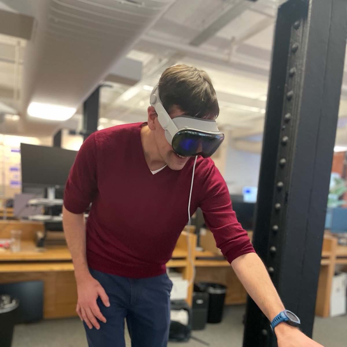 Our teams in NY &amp; London got their hands on Apple Vision Pros and their minds were blown!

Here's how brands can leverage this game-changing tech:
1. Say hi to spatial computing
2. Simplify complex ideas
3. Future-forward

To dive further here: imagination.com/insights/hands…