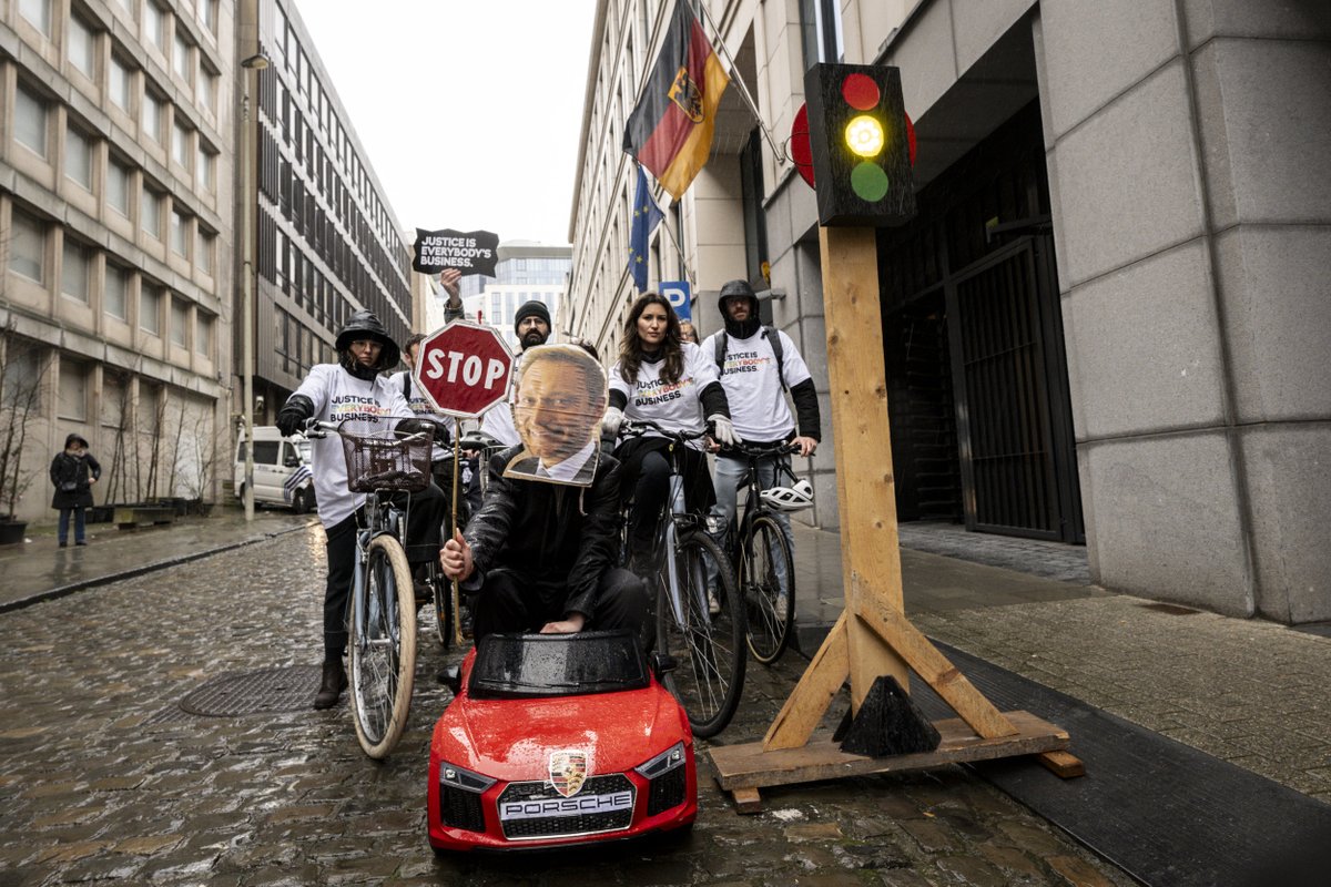 ECCJorg's tweet image. Germany’s FDP is literally causing a traffic jam by blocking the #CSDDD. We urge @OlafScholz to make @c_lindner move his Porsche out of the way of corporate justice

What are the other EU legislations delayed or blocked by the German government?🧵👇
