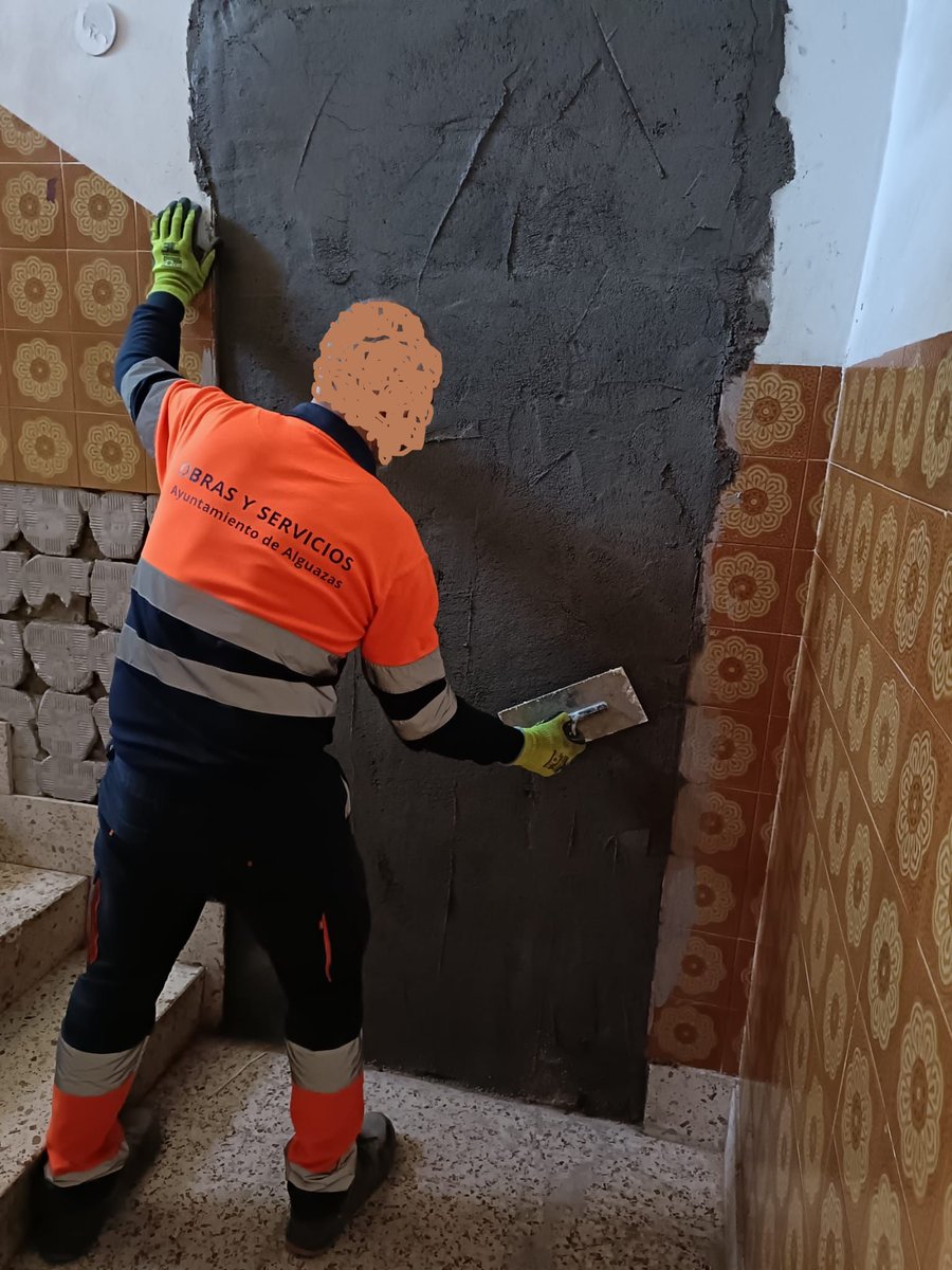 Ayer, #alguazaspolicia de nuevo,evitó un nuevo intento de ocupación ilegal.Vecin@s vuestra colaboración ciudadana es fundamental primordial.Estábamos,estamos y estaremos siempre trabajando por la seguridad y el bienestar de nuestros vecin@s.#alguazaspolicia =seguridad y bienestar