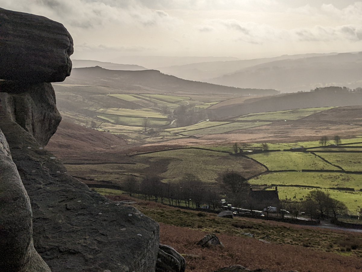 Opening for a consultant in diagnostic #neuropath in @SheffieldHosp. Adult & paeds, surgical & post mortem. Strong links with @neuroshef (neurodegeneration and neoplasia). Close to @peakdistrict (walking, climbing, cycling). This is Stanage Edge, <6miles from the department!