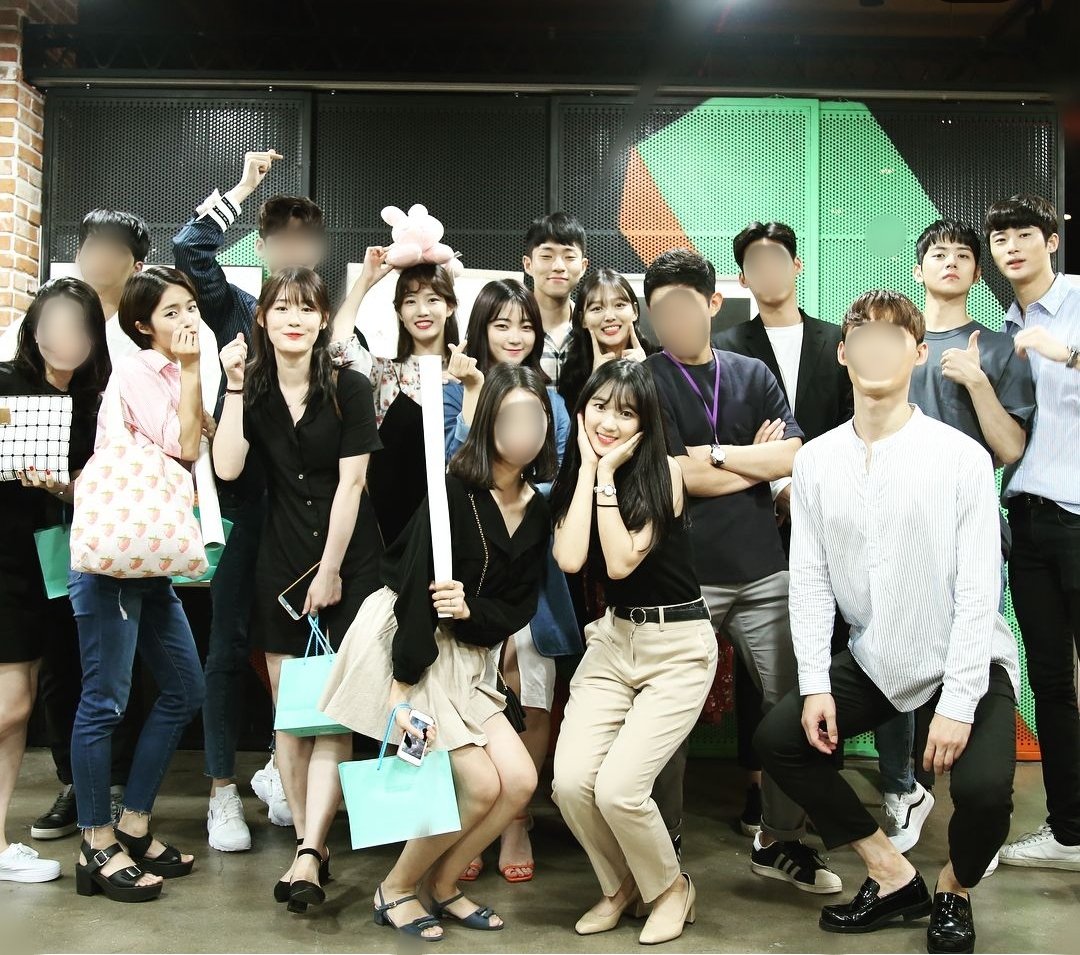 Web drama Secret Crushes / 전지적 짝사랑 시점's team photo in 2017 - Kim Hye Yoon - Byeon Wooseok - Yang Hyeji - Yeo Hoe Hyun - Yoon Jong Seok - Script writer Lee Naeun - Bang Youin...