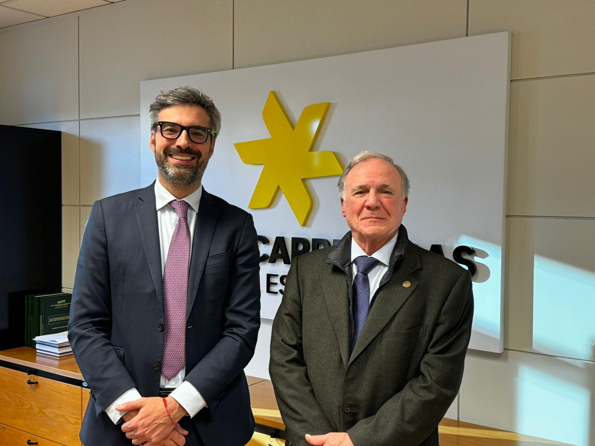 aecarretera's tweet photo. El Presidente de @aecarretera, Juan Francisco Lazcano, se ha reunido esta semana con el Director General de Carreteras del @transportesgob, Juan Pedro Fernández Palomino, para avanzar en el concepto de carreteras seguras, verdes y conectadas #SegurasVerdesConectadas #SomosAEC https://t.co/MDZuqojAKD