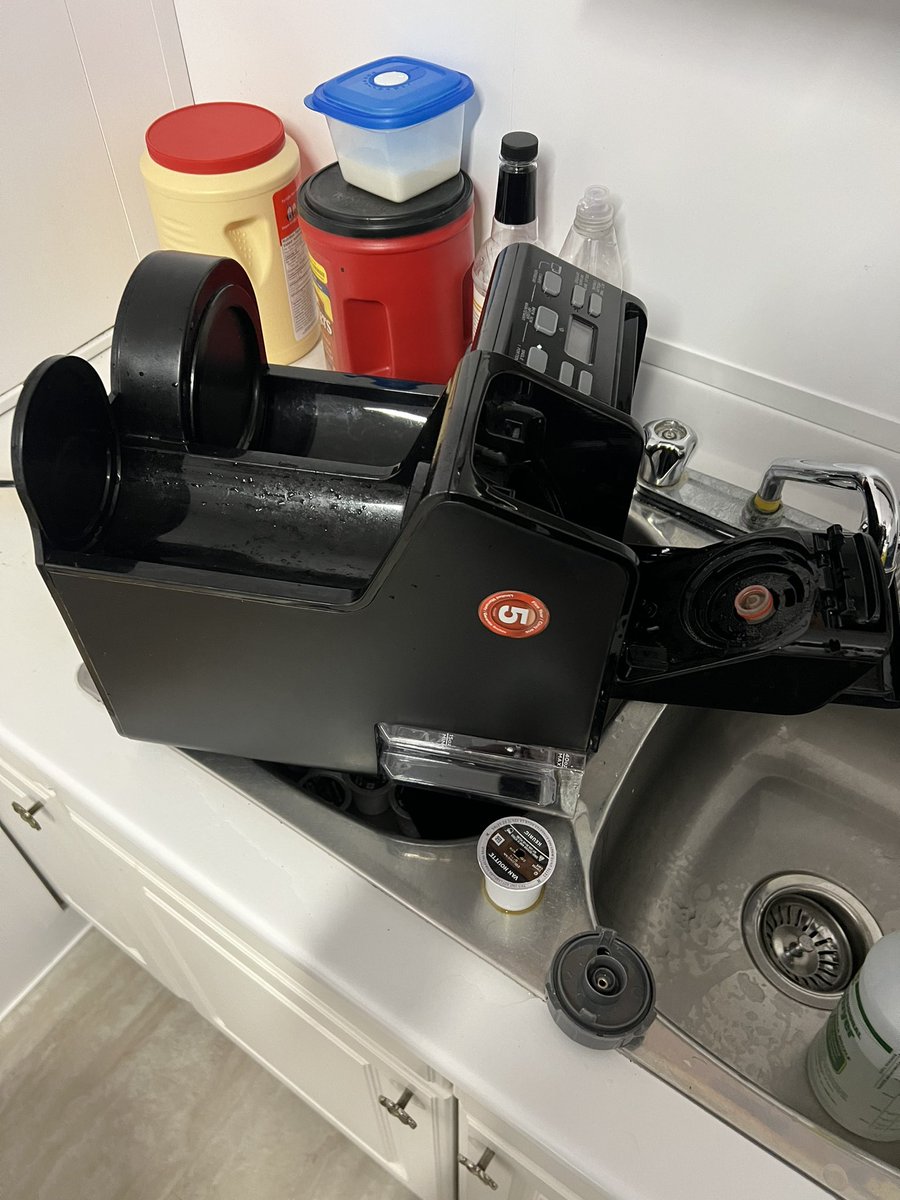 The most important piece of equipment on the farm is down 😳🙀😵‍💫