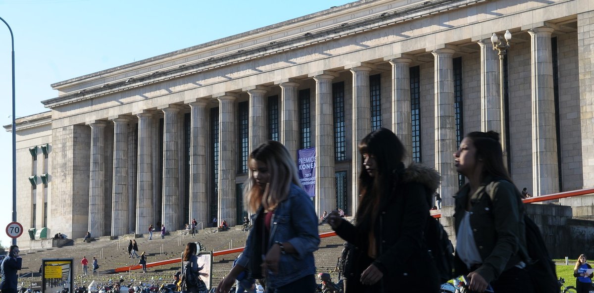 Ex rectores también advierten por la asfixia de #JavierMilei a las #universidades nacionales. Tras el comunicado del <a href="/CINoficial/">CIN</a> pidiendo al Gobierno que cumpla con los fondos, nuevos actores del mundo científico y académico salen a pronunciarse.
periferia.com.ar/politica-cient…