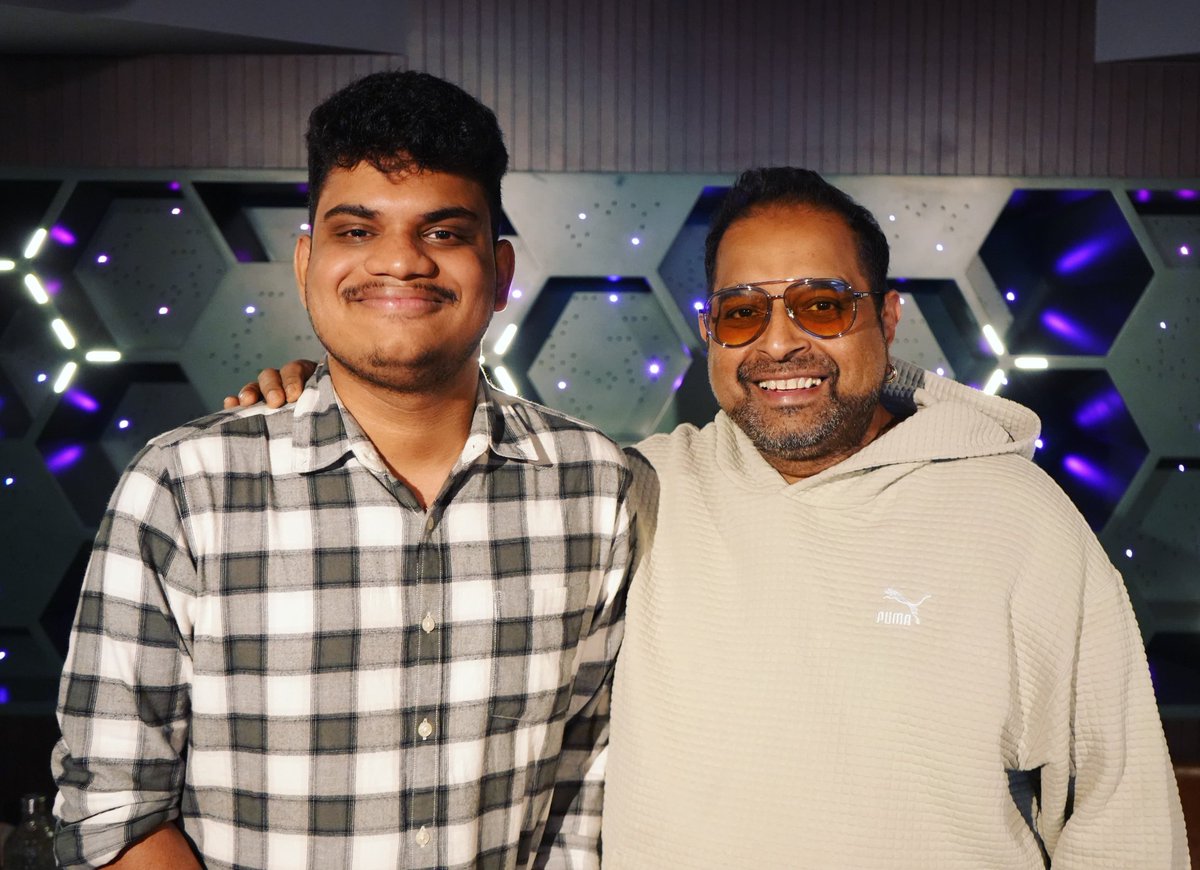 Music Director @MManojkrishna gained praises for his composition from the esteemed playback singer @Shankar_Live, who expressed his admiration after recording his vocals for a mesmerizing song in the upcoming film #Aalan. @act_vetri @3s_pictures @sivar_official @i_anusithara…