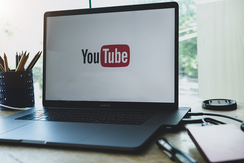 YouTube is free “Harvard University”.

But only 0.1% use AI to chat with YT videos.

Here's a new hack to boost your productivity: