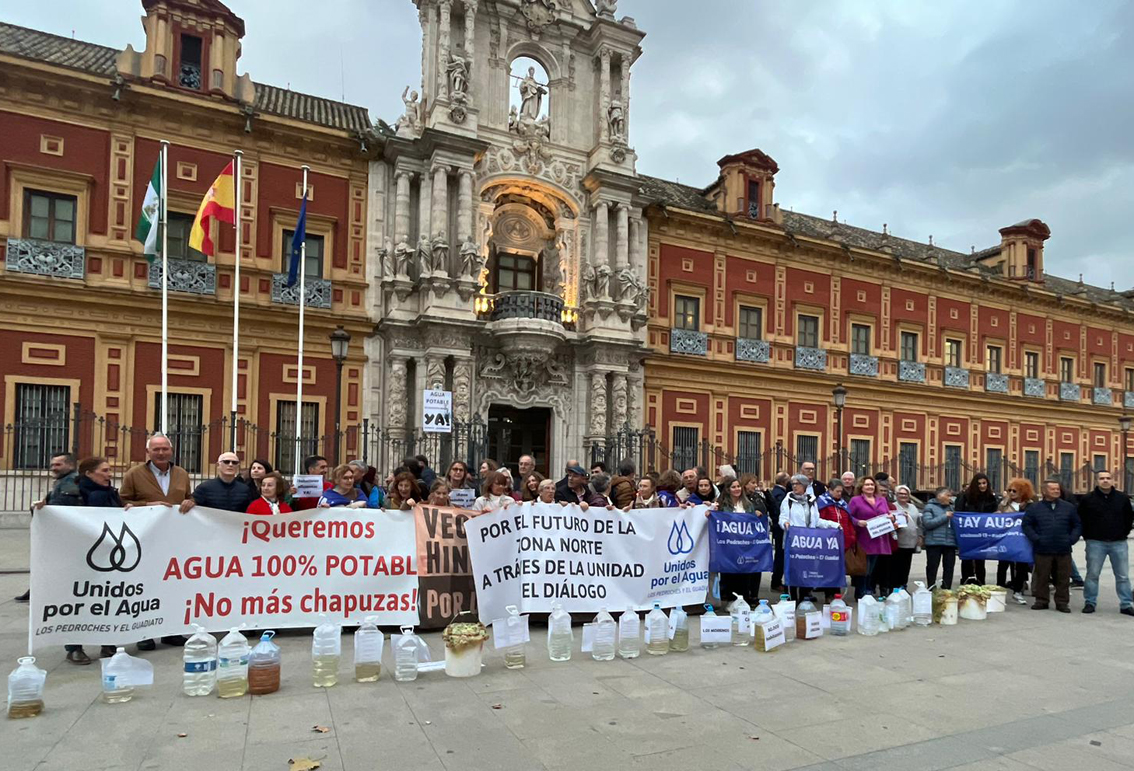 Solienses's tweet photo. La Plataforma "Unidos por el agua" lleva a Sevilla sus reivindicaciones https://t.co/WPpV0RSrTE https://t.co/fwh2eFtVT3