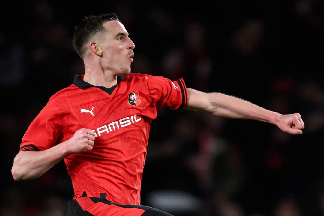 🔴⚫🔥 La légende Benjamin Bourigeaud au Stade Rennais en chiffres.

➡️ Arrivé en 2017, 7e saison au club
2️⃣9️⃣6️⃣ matchs sur 315 possibles
2️⃣6️⃣8️⃣ titularisations
6️⃣0️⃣ buts, 7e du club
5️⃣ buts UEFA, 1er du club ⚽ buteur contre Arsenal, Leicester et Milan (3)
5️⃣8️⃣ passes décisives,