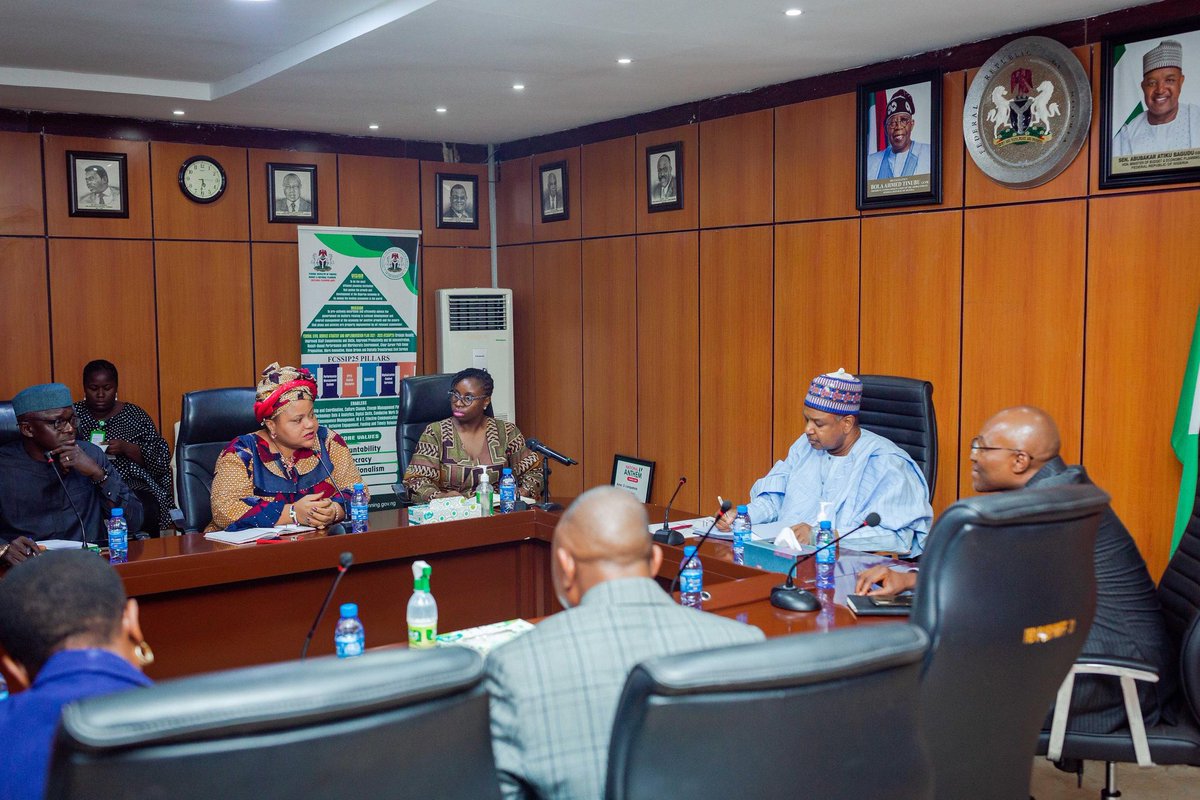 atikuabagudu's tweet photo. I received a Courtesy call yesterday from the OGP civil society organization Stakeholders at my office.

The Non-State Actor Co-chair Obialunanma Nnaobi-Ayodele expressed the purpose of their visit, emphasizing the crucial need for high-level political support for the OGP. https://t.co/3wCItKXE67