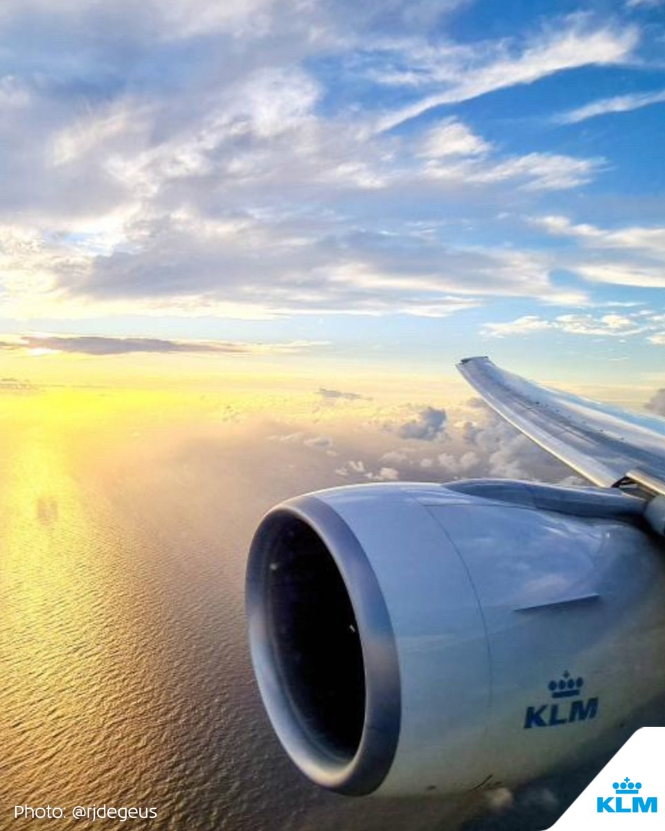 Above the ocean and beneath the clouds, just where we like to be! ✈️🌥️🌊 #KLM #WindowView