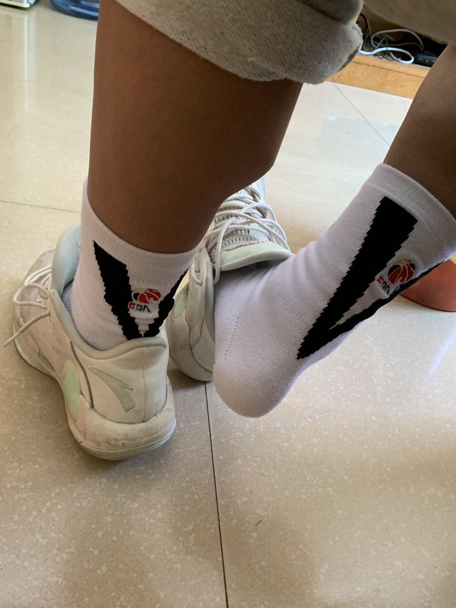 有人帮忙脱一下 #白袜 #篮球 #体育生 #s #肉壮 #白袜粗口 #白袜臭脚