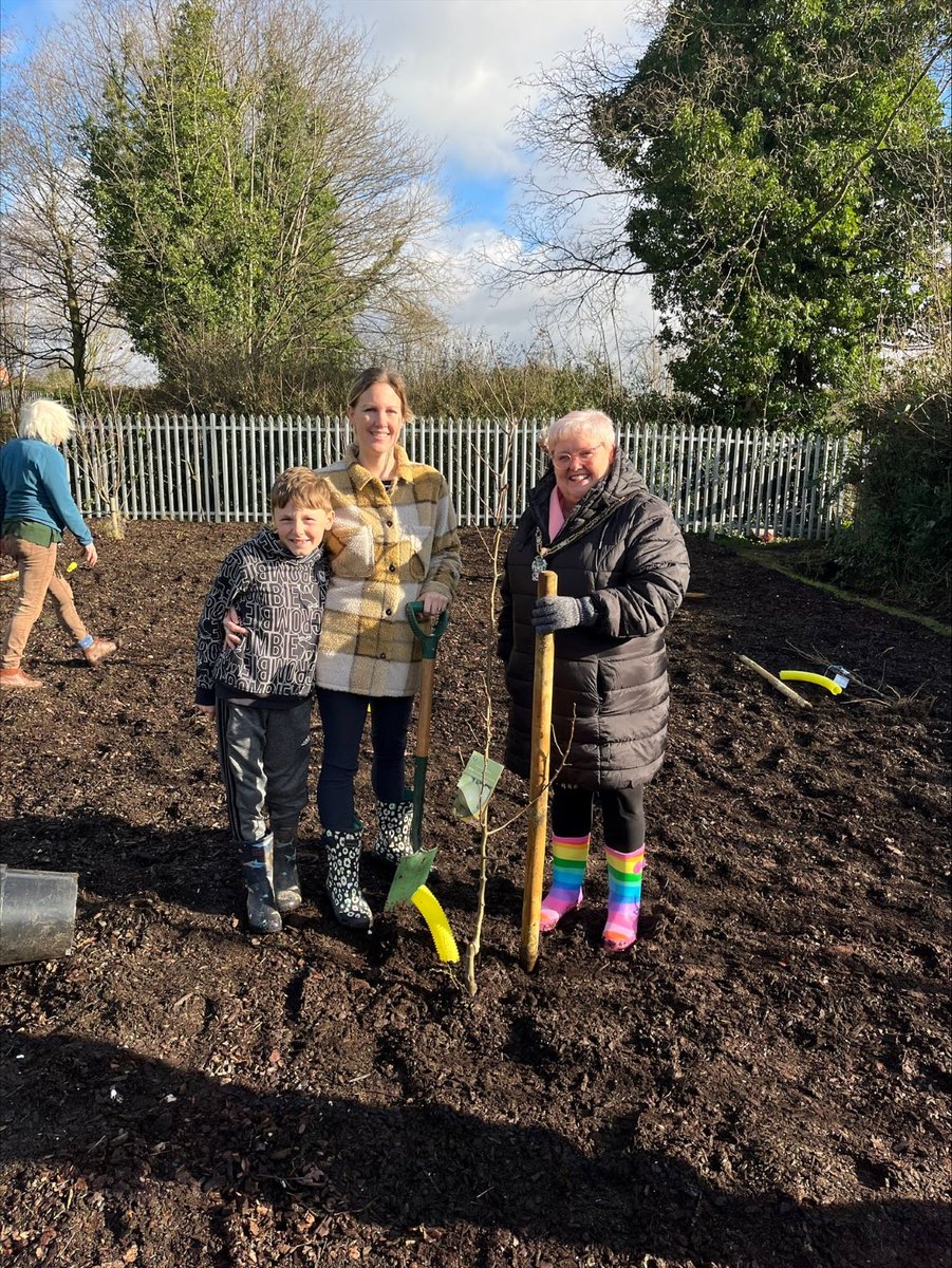 A fruitful partnership between Broxtowe Borough Council, Incredible Edible, Canopy 2050 and the 2nd Chilwell Scout Group will provide local people near Cator Lane Recreation Ground with a new community orchard. Read more: bit.ly/3OSqSBc