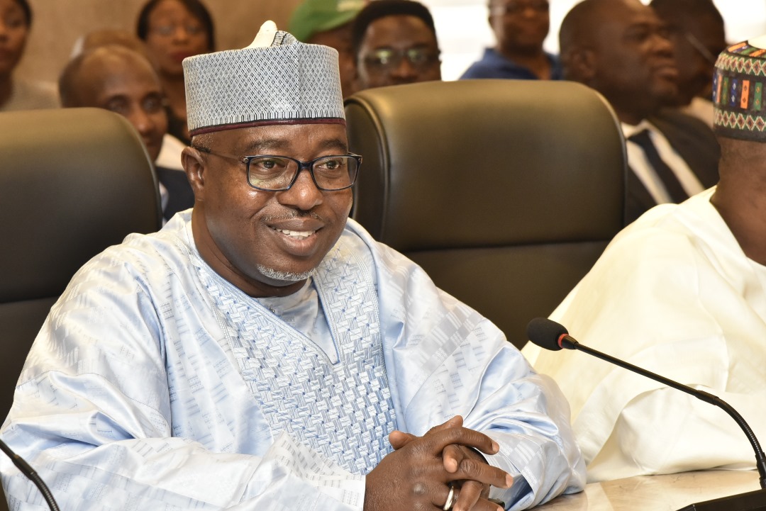 FHANigeria's tweet photo. Hon. Minister of Housing and Urban Development and Hon. Minister of State, Housing and Urban Development inaugural meeting with newly appointed FHA Executive Management team. https://t.co/hb1I4OQ56b