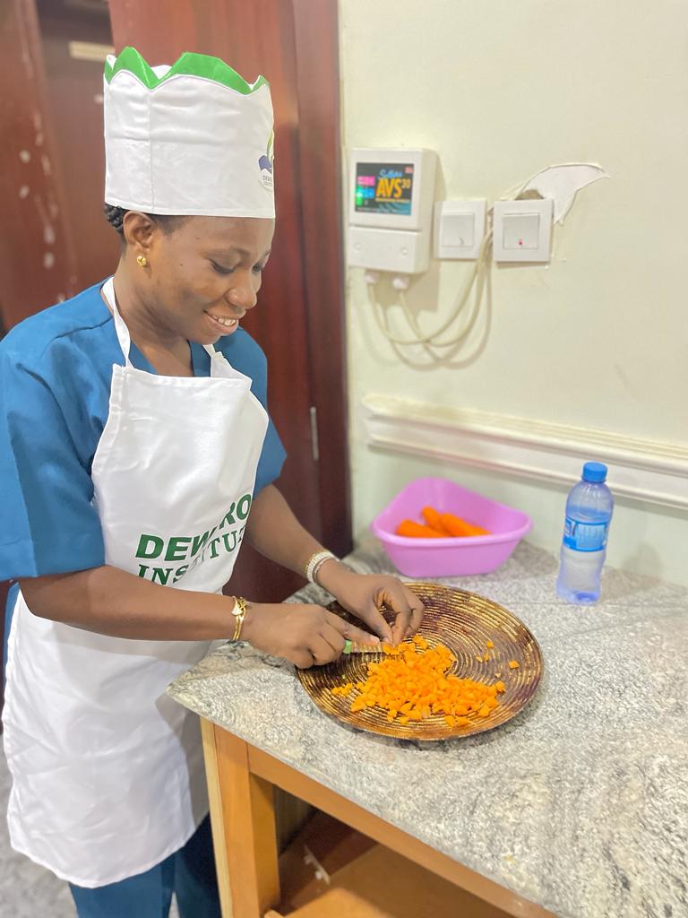 dewdropInst's tweet image. 🍽️ Our Cohort 1 Caregiving learners showcased their skills in meal planning and food preparation, focusing on the dietary needs of diabetic patients. With precision and compassion, they crafted nutritious meals tailored to support optimal health. 🥗 Let's  #dewdropinstitute