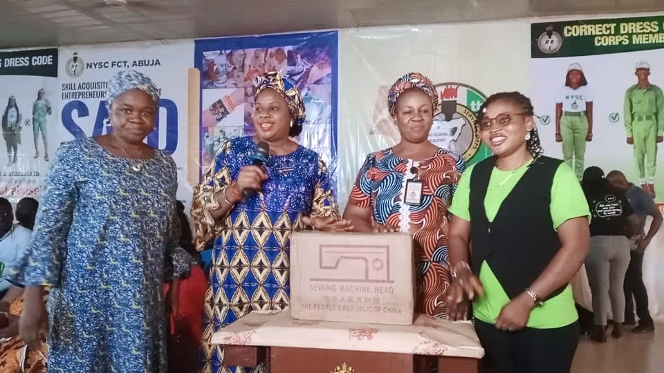 dewdropInst's tweet image. Dewdrop Institute led by Mrs. Uju, donated a sewing machine to  NYSC at Kubwa, Abuja. #dewdropinstitute #NYSC #makingarefreshingchange #MakeADifference