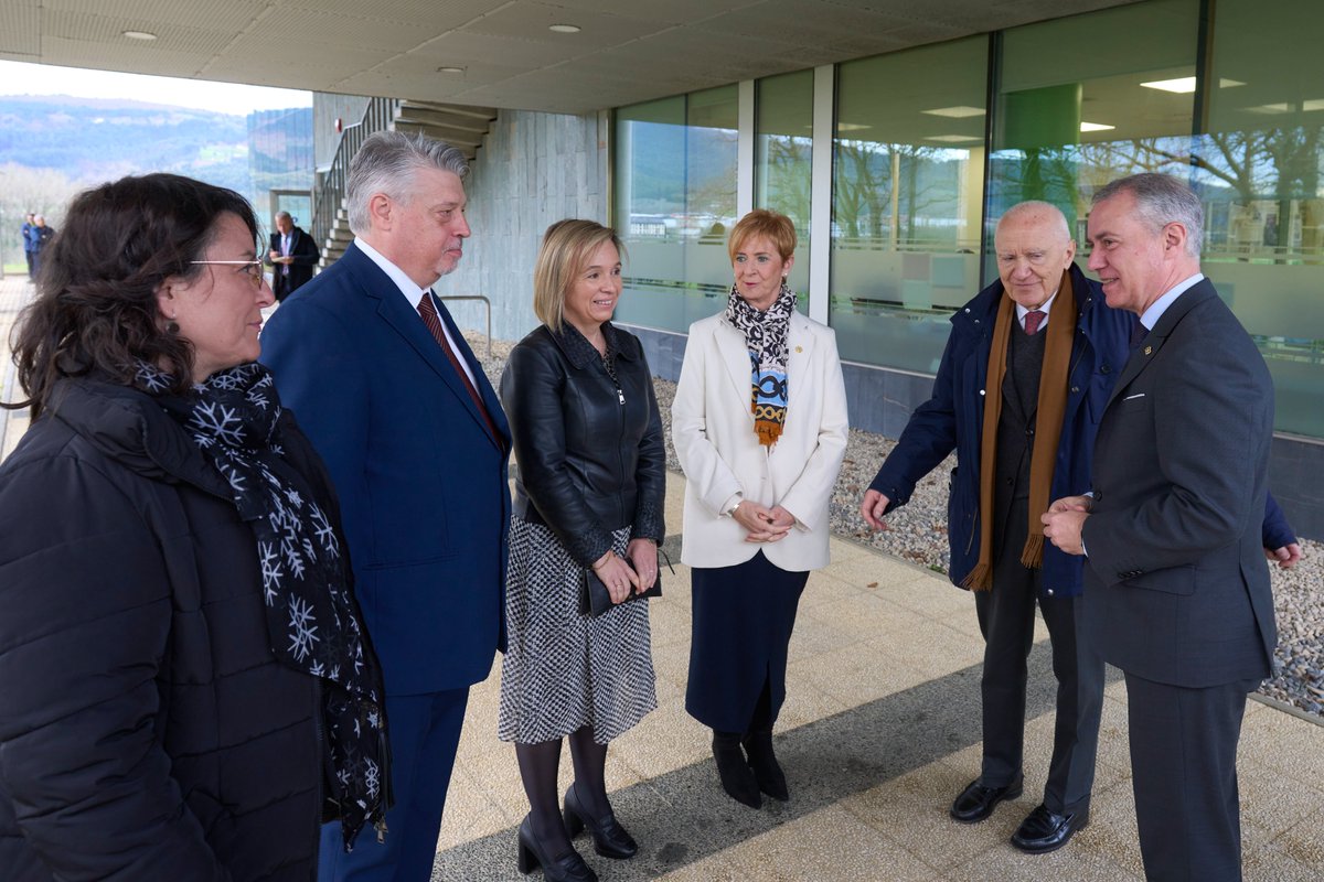 CICbioGUNE's tweet image. 🌟 #CICbioGUNE @brta_eus presenta la nueva instalación de Resonancia Magnética Nuclear (RMN)

Con el equipo de 1 GHz, la instalación se destaca en el sur de Europa, impulsando investigaciones en medicina de precisión

🔗ow.ly/jRw150QH4Jl