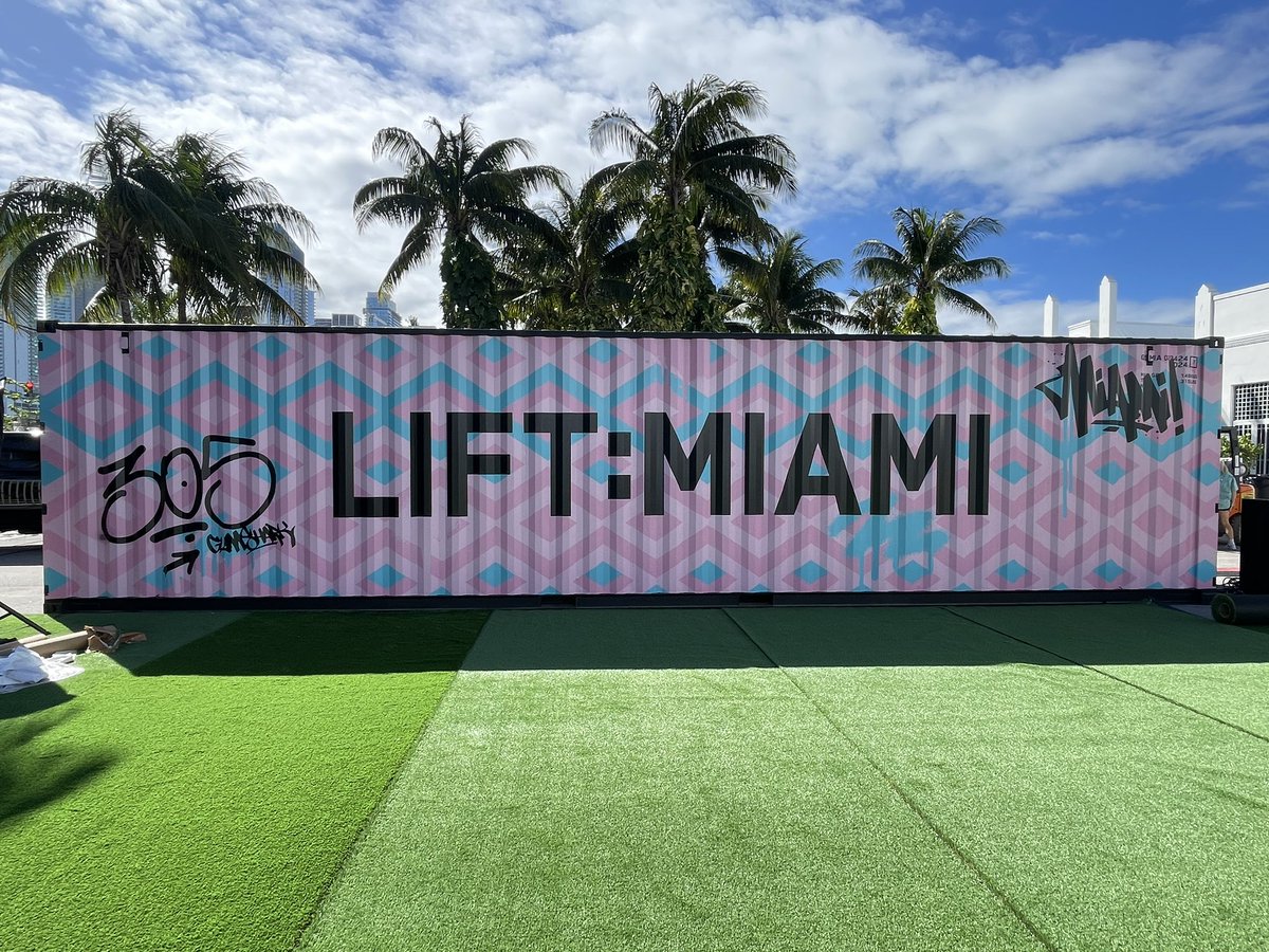 SlapEmUp's tweet image. Gymshark Lift Miami Event graphic installations interior and exterior.