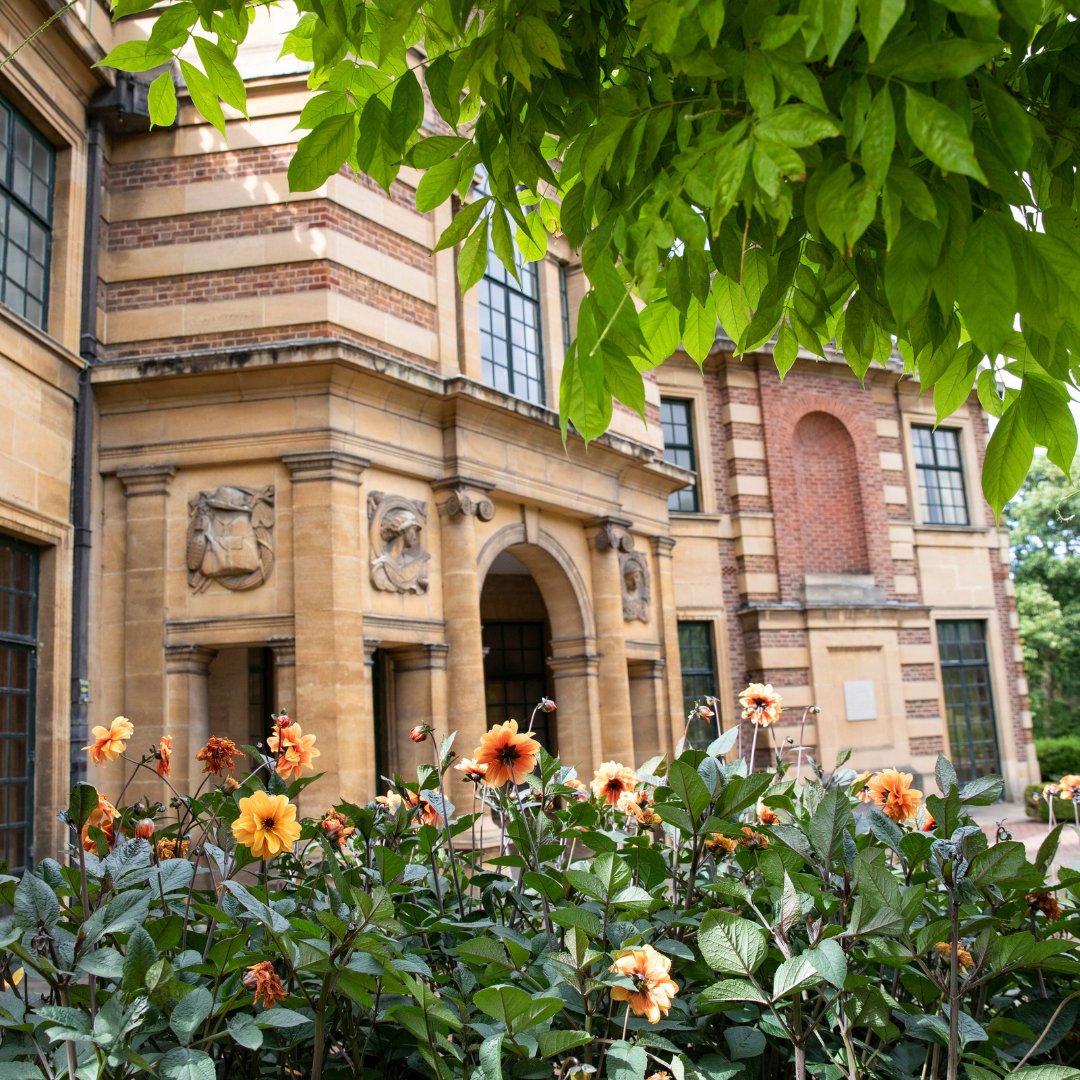 From 11th century Norman manor to 20th century art deco icon, visit Eltham Palace this weekend and explore centuries of history set in beautiful gardens - all on London's doorstep >>> english-heritage.org.uk/visit/places/e…