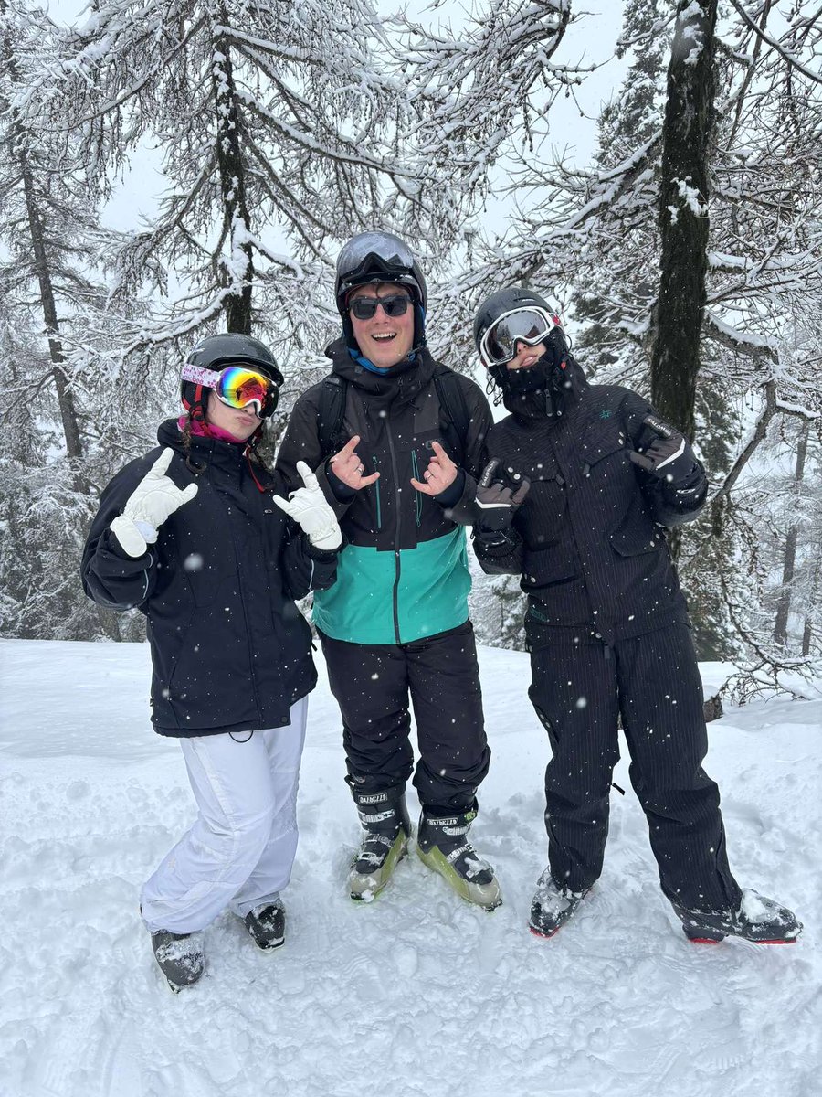 Welcome to the new Deputy Head of Sixth Form! The Sixth Form put him through is paces on the slopes on their recent ski trip ⛷️⛰️
