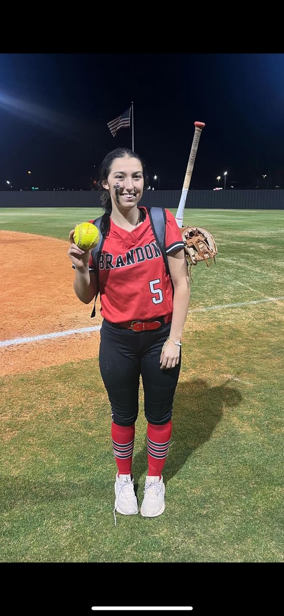 FuryWeeks's tweet image. Kam Jordan 25 co Lin commit with a 💣 to help her team offensively. @kamjord06435065 @CoLinSoftball #futurewolf