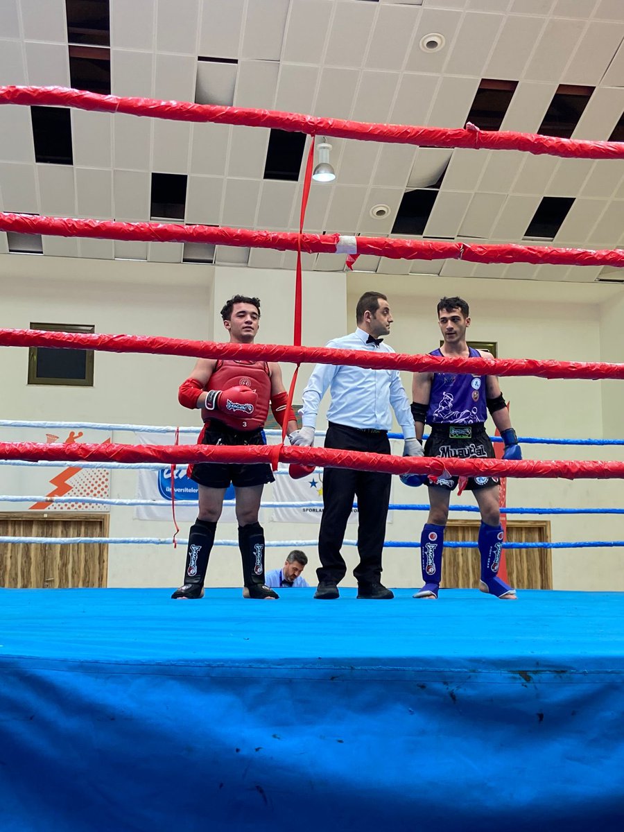ktunsks's tweet photo. Türkiye Üniversiteler Spor Federasyonu ÜNİLİG tarafından düzenlenen Muay-Thai Türkiye şampiyonası 400’e yakın sporcunun katılımıyla yapıldı. Şampiyonada Üniversitemiz Teknik BilimlerMYO Öğrencisi Bayram Emir AYDIN 67 kilo da üçüncü olarak bronz madalya kazandı. @oncelik @KTUNEDU https://t.co/sgM3V9lWMZ
