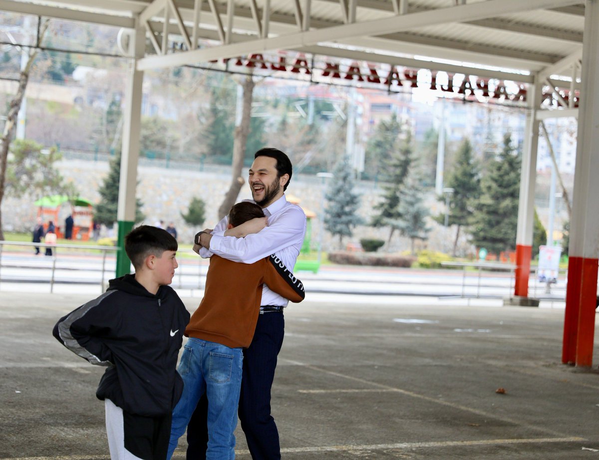 efedemirhann's tweet photo. Çocuklara nefret kusulmaz en fazla şut çekilir, süt içilir😊

Çocuk dünyanın her yerinde masumiyetin simgesidir. https://t.co/aess4EyA53