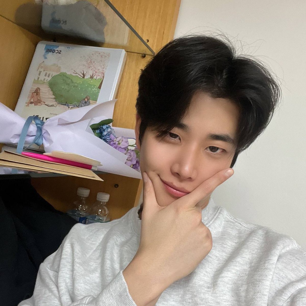 arohaitalia's tweet photo. [#MJ] 8 anni, vi sono grato dal profondo del cuore, congratulazioni. Vi amo 💜
Scrittore M8Anni
#ASTRO #AROHA #8Anni #love #아스트로_8주년_we_still https://t.co/JXEDLePhH6